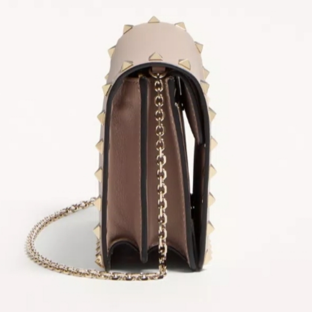 New- Valentino Garavani Rockstud Calfskin Chain Bag In Poudre - Picture 14 of 16